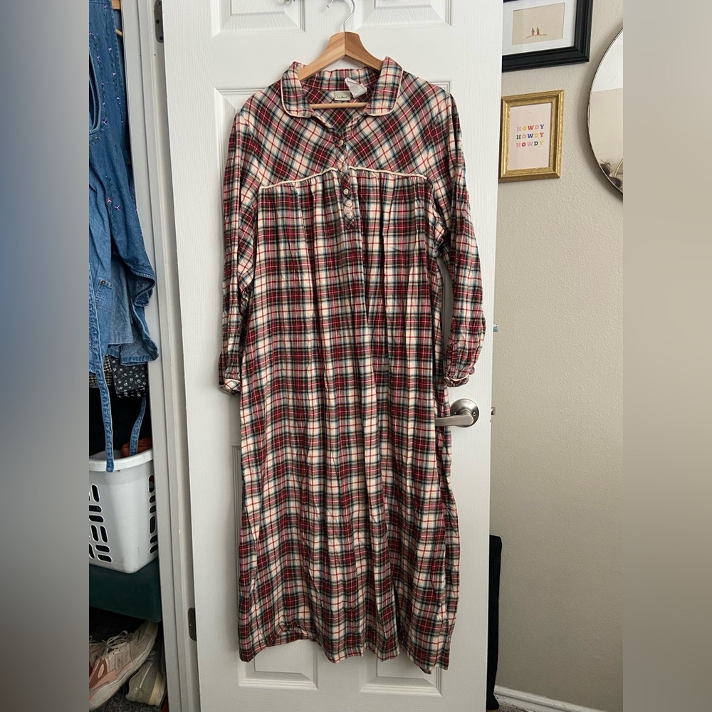 L.L. Bean Pintuck Red Scotch Flannel Nightgown